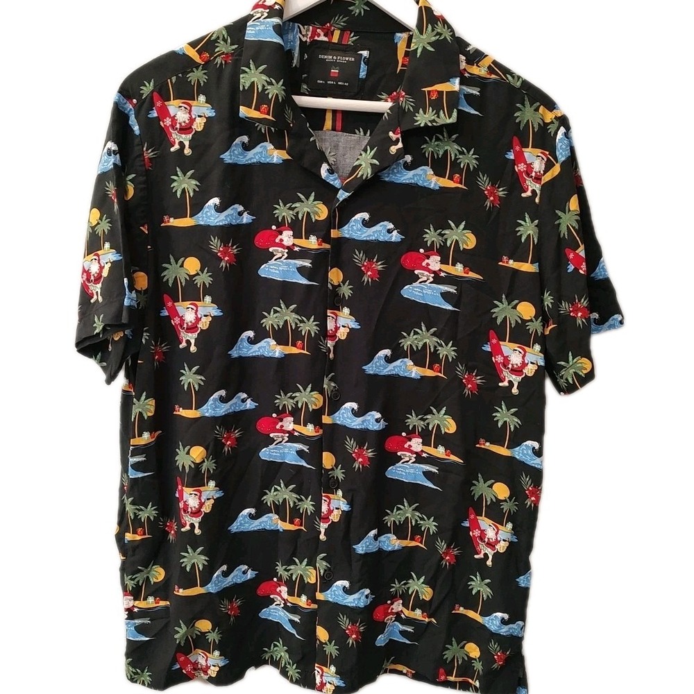 Denim & Flower Santa Shirt Sz Medium Hawaiian‎ Christmas Short Sleeve Button Up